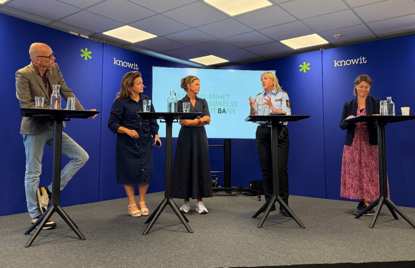 Nina Tangnæs Grønvold, Tove Bruusgaard, Kristin Kvigne og Helen Brandstorp i en panelsamtale.